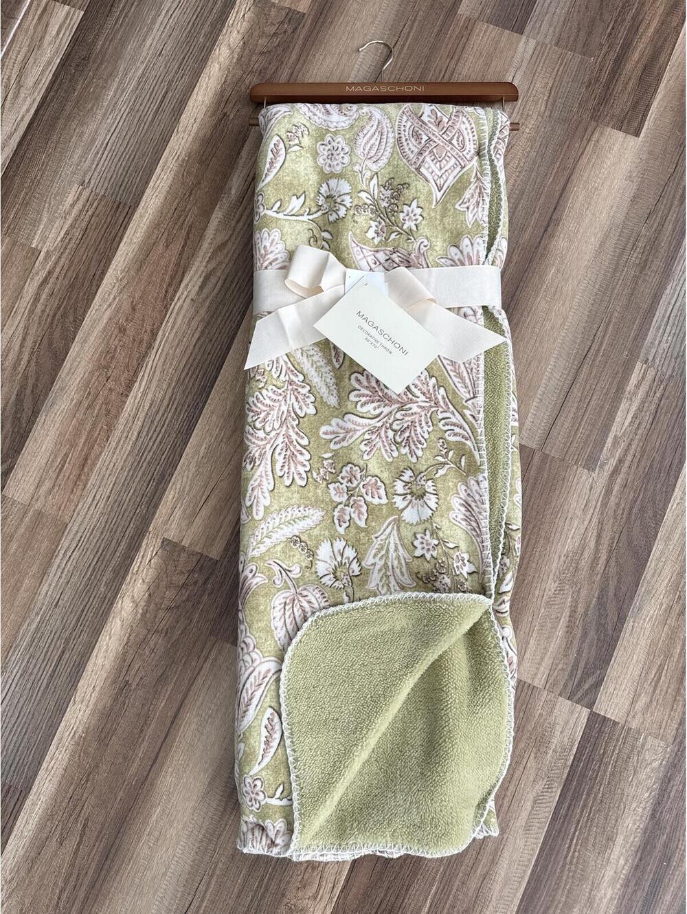 Magaschoni Luxury Throw Blanket Green Floral 50x70 NWT